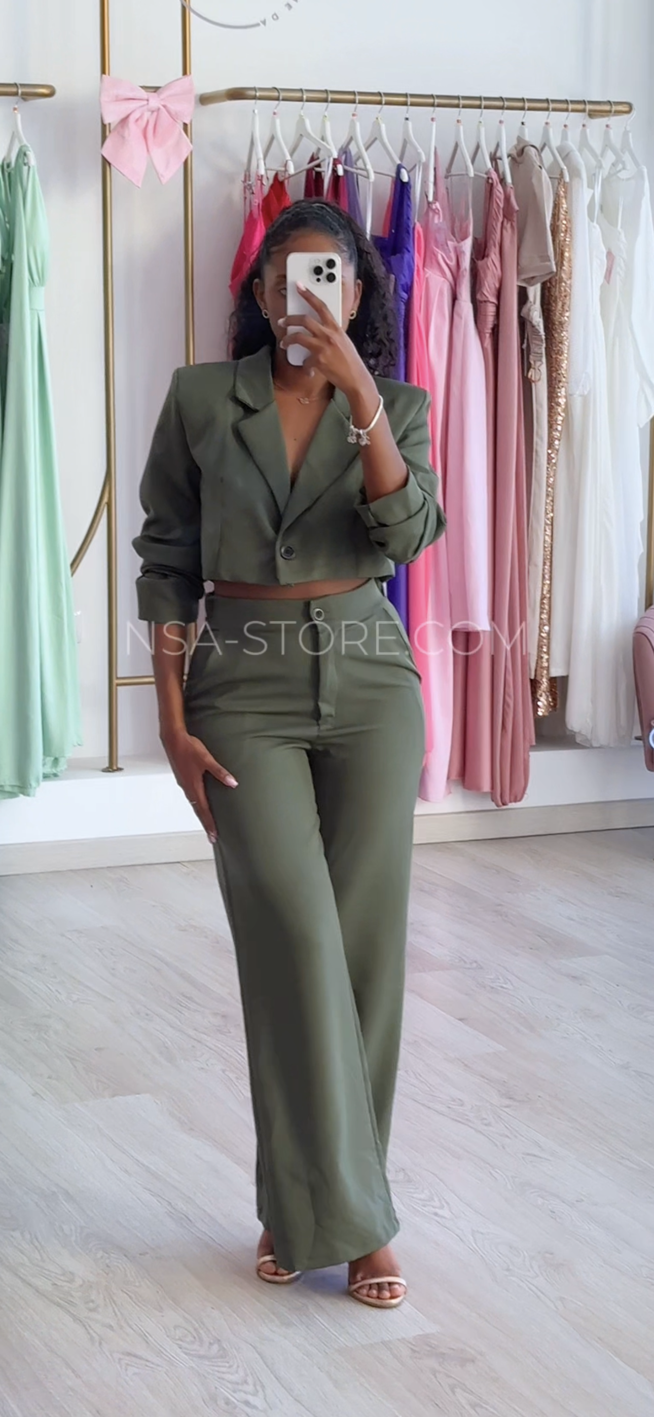 Fato Noemi Verde militar