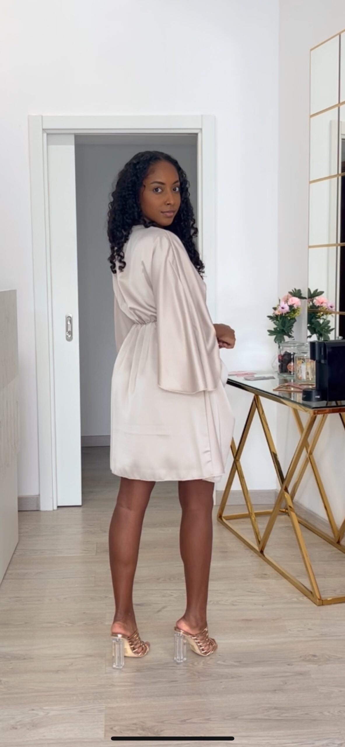 Vestido Mia cetim Bege